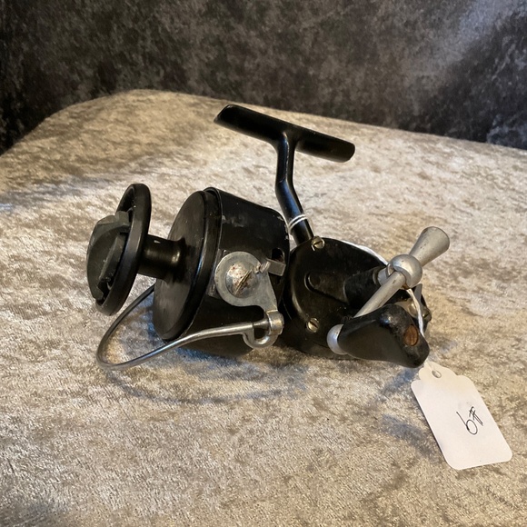 Vintage Mitchell Spinning Reel, Made in France - Picture 3 of 3